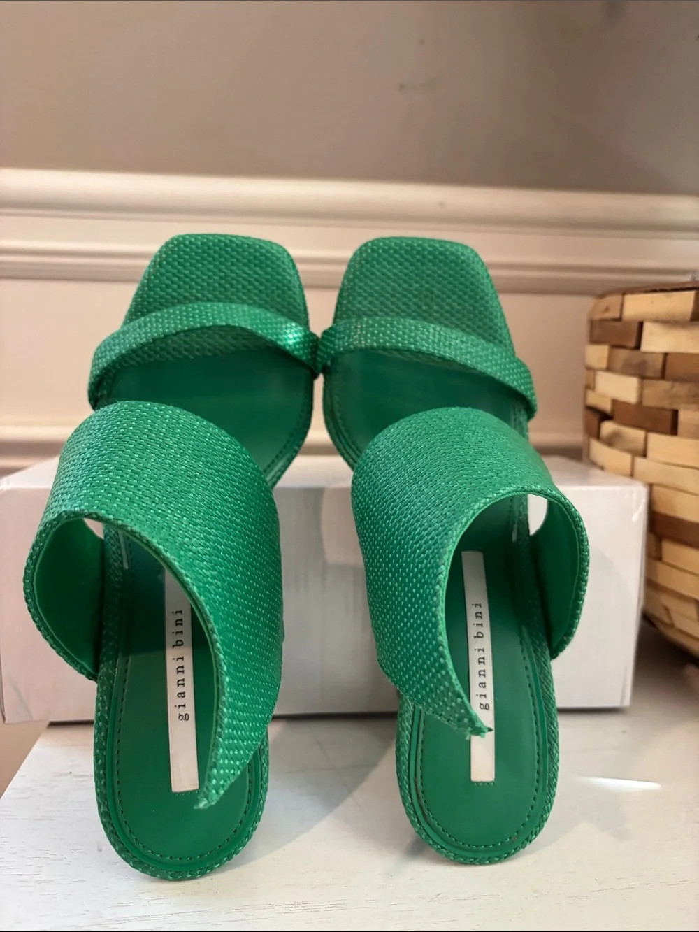 New! Gianni Bini Plumlee Asymmetrical Raffia Architectural Wedge Sandals in gree